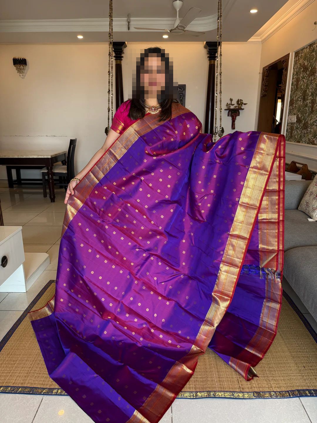 Sri Varshini Silk House duplicate one scamming others and getting money  - image 3