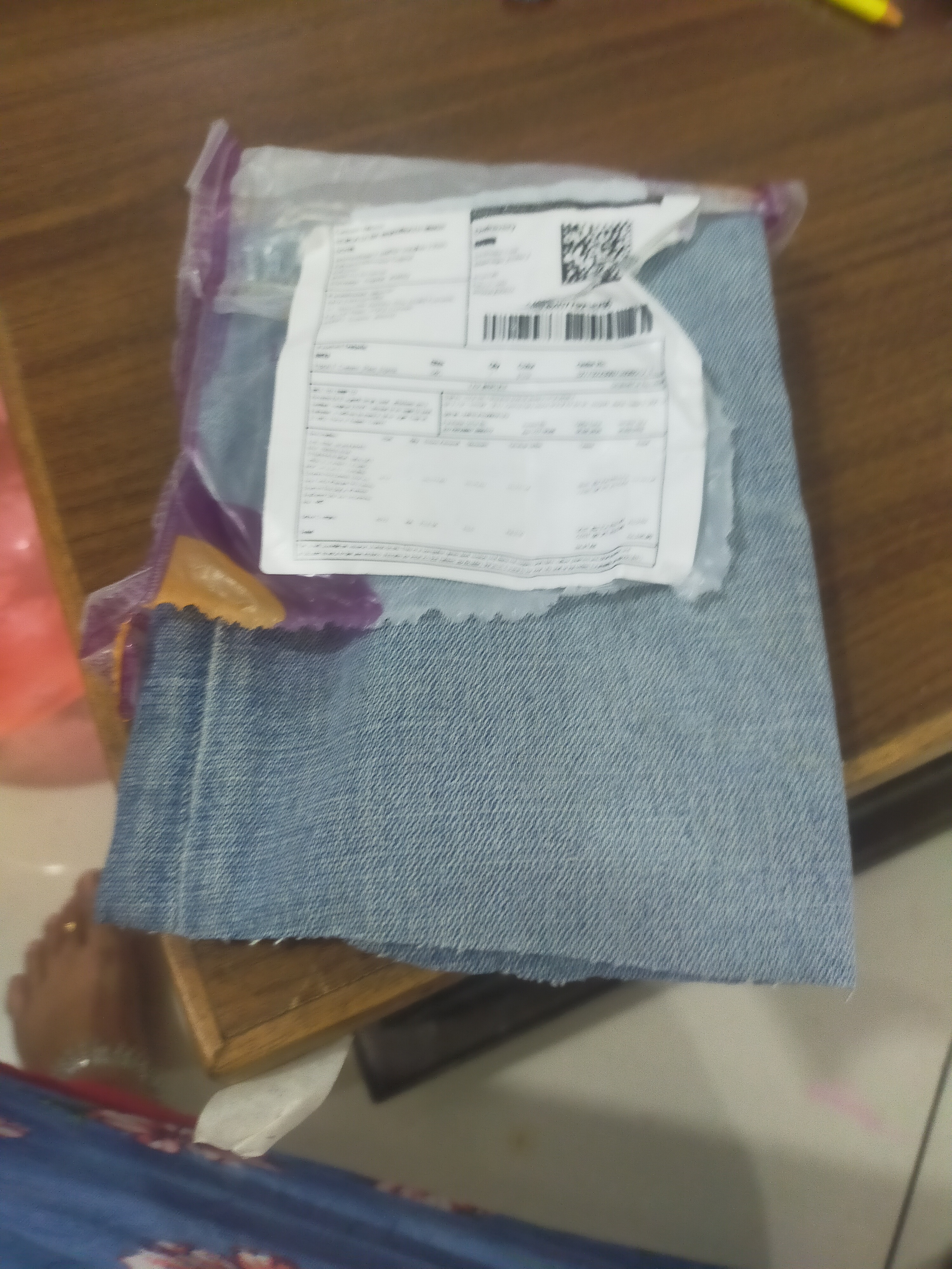 When I ordered a bra from Misho, the jeans came with a torn piece. - image 2