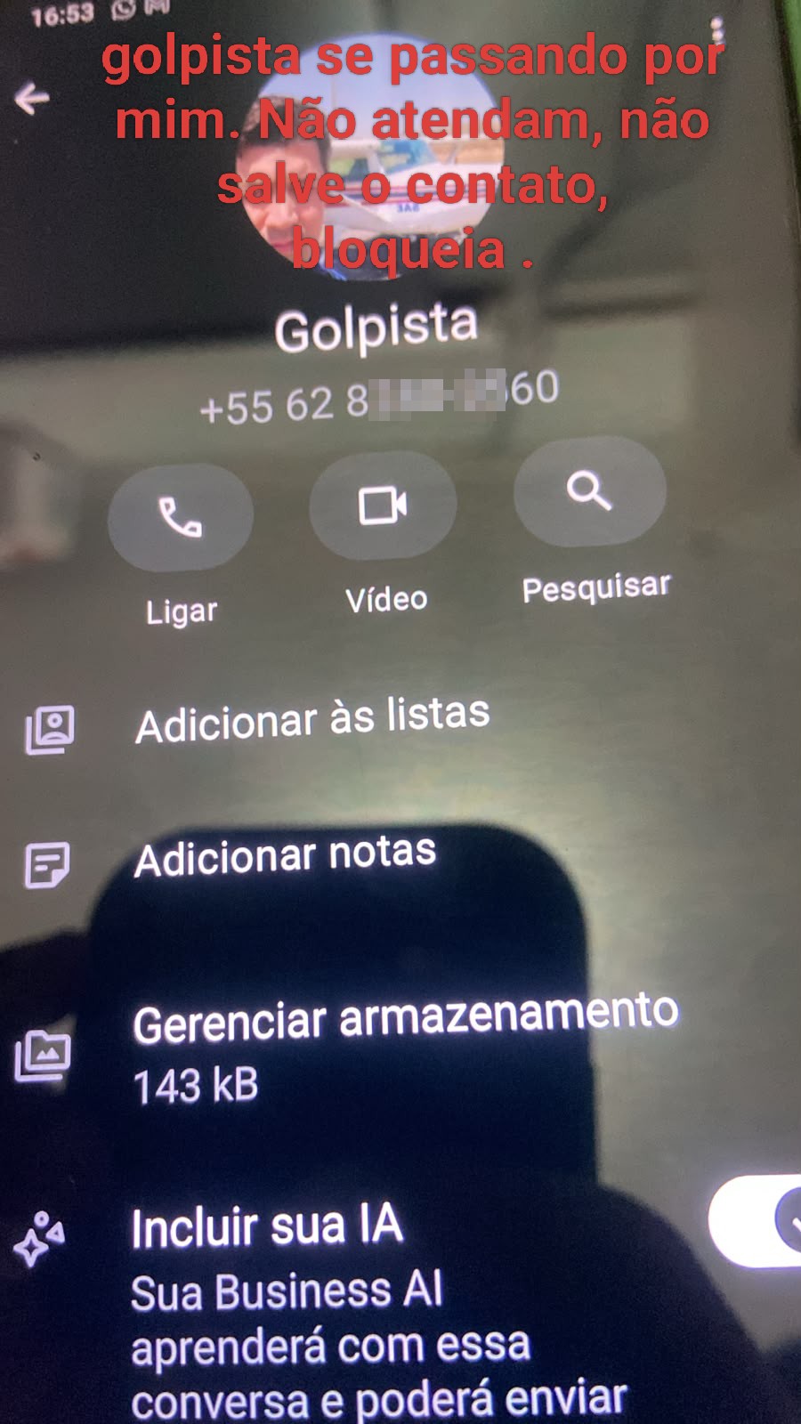 Scammer who takes the victim's photo from the internet to contact family members and carry out scams